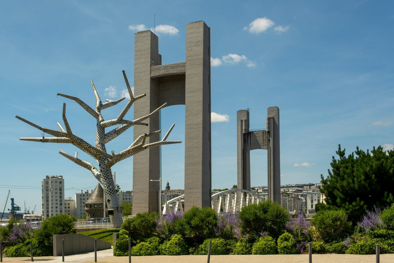 Accueil Contemporary bridge with artistic sculpture in Brest, France, under a clear blue sky.